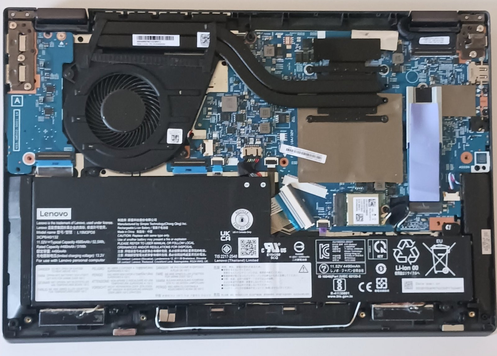 Internal Photo of Lenovo IdeaPad FLEX 5-14ARE05 5-14IIL05 5-14ITL05 5-14ALC05, F10 lock silver backlit US keyboard (IdeaPad 5-14ALC05)